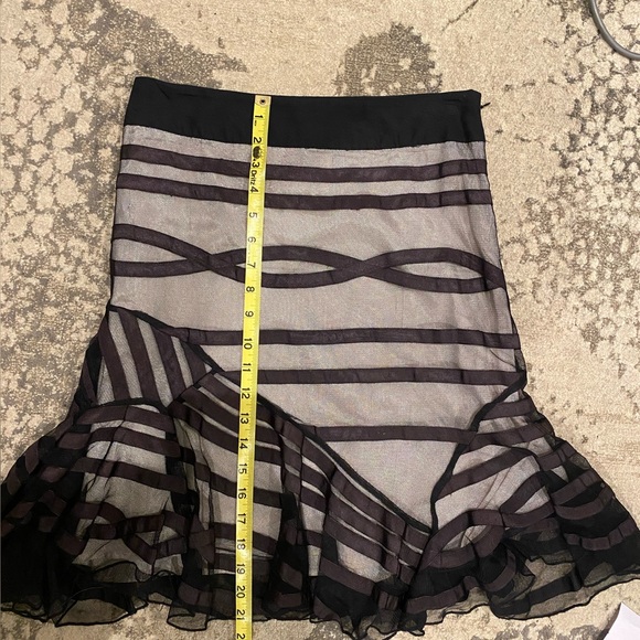 Black & Grey Lace Lined Reiss skirt - Picture 4 of 6